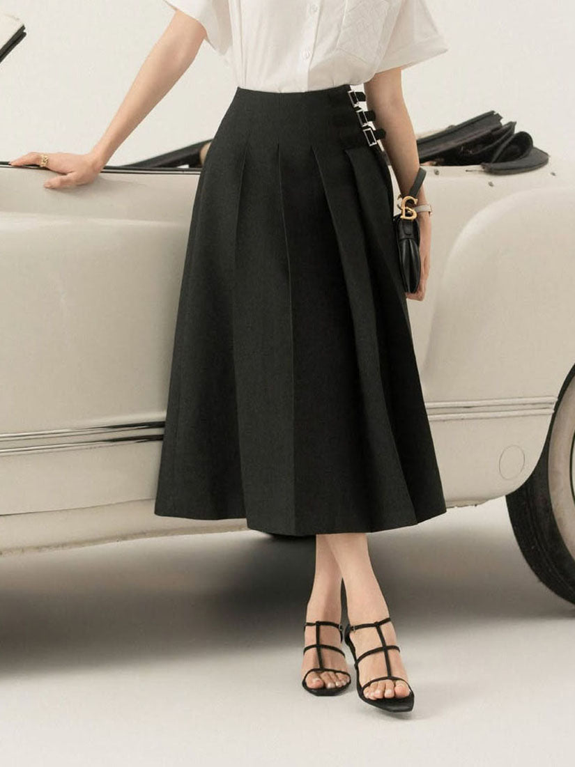 Buckle Detailed Pleated Skirt