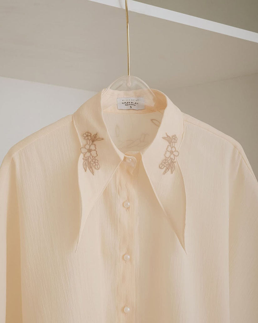 Swallow-Tailed Collar Embroidery Shirt