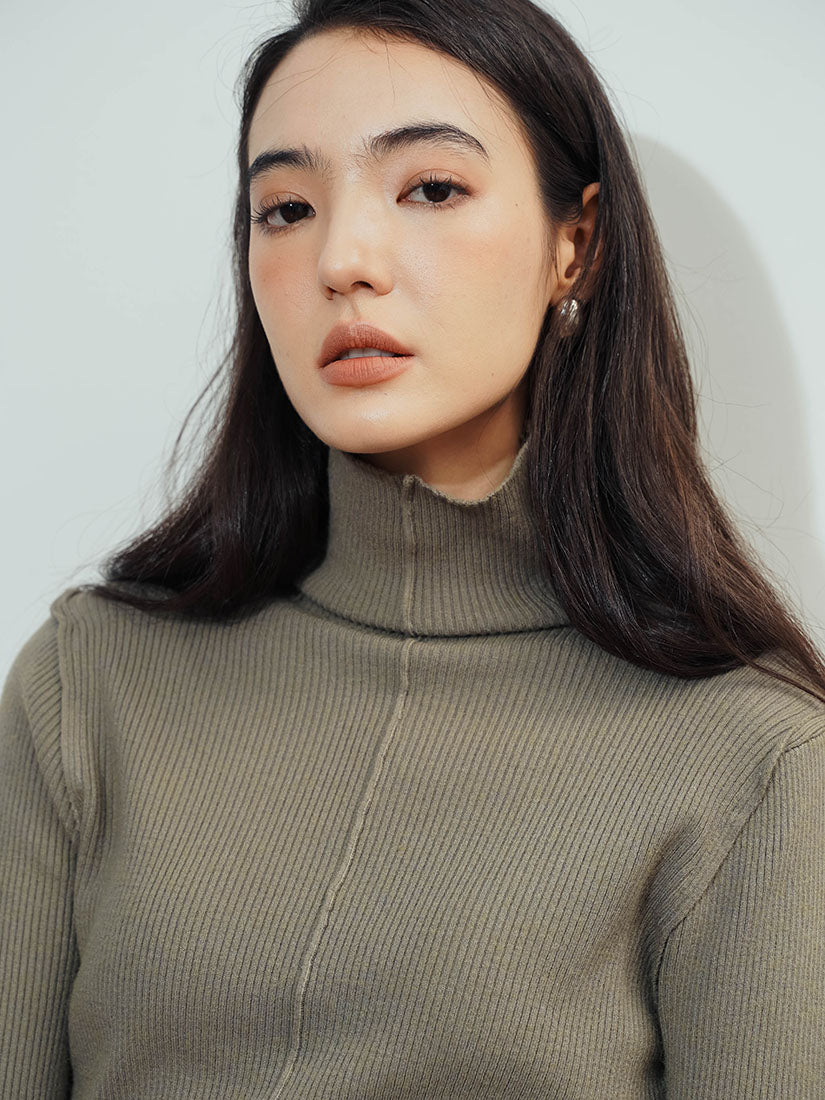 Oat Turtleneck Rough Knit Top