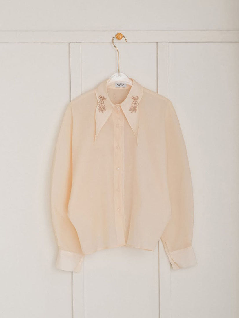 Swallow-Tailed Collar Embroidery Shirt